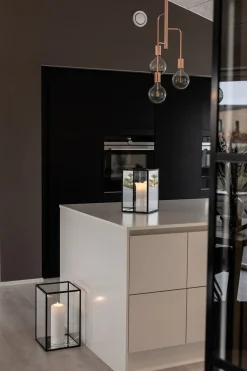 Harlequin Lantern - Clear Mirror, Black Frame Medium (25*25*40)