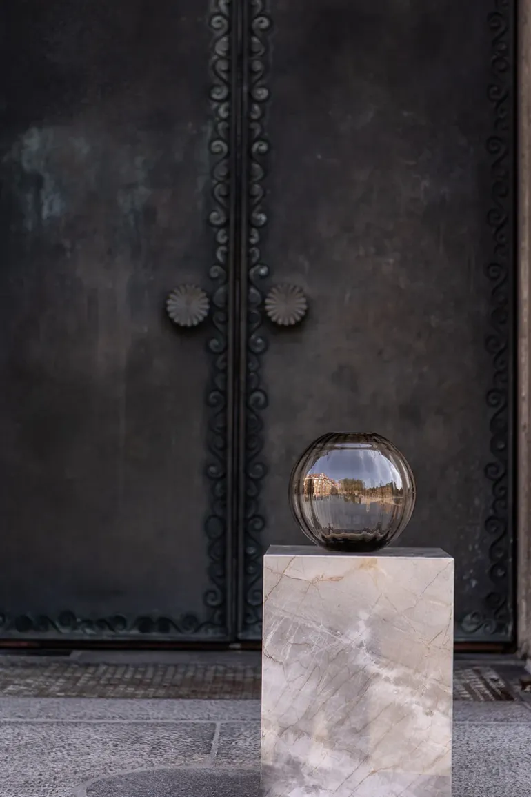 Sadie Vase - Line - Topaz Medium